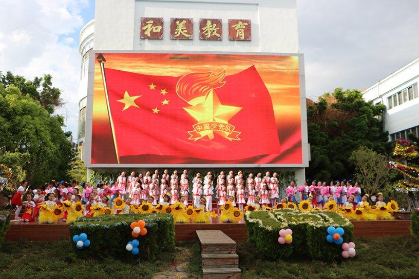 探索世界的扁加偏旁组成新字再组词,怎么粗?谢谢大家啦!